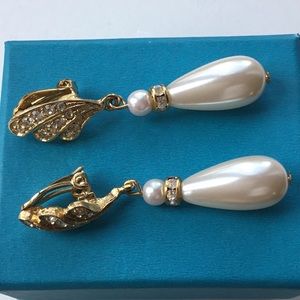 Vintage Dangle Pearl Clip on Earrings